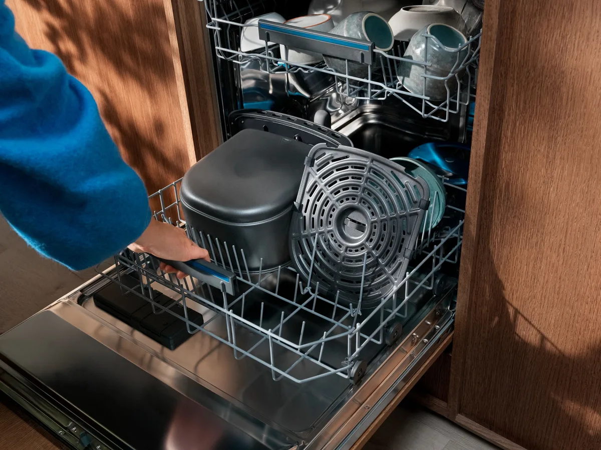 Мультифункціональна піч Electrolux 1800Вт, об'єм чаші 6.8л, сенсорне управління, 6 автоматичних програм, приготування на парі, пла