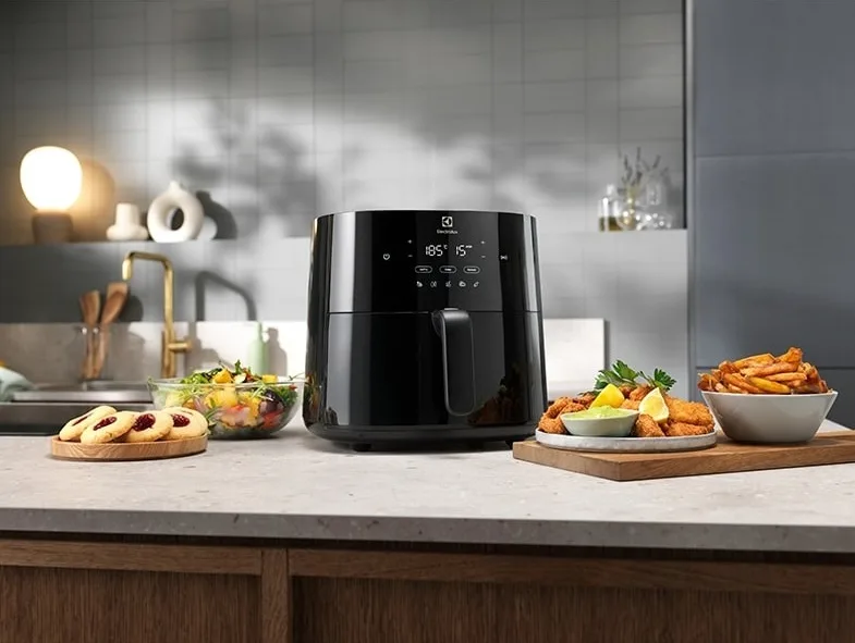 Мультифункційний кухонний прилад Electrolux 1500Вт, ємність 5л, сенсорне управління, 5 автоматичних програм, пластиковий корпус, ч