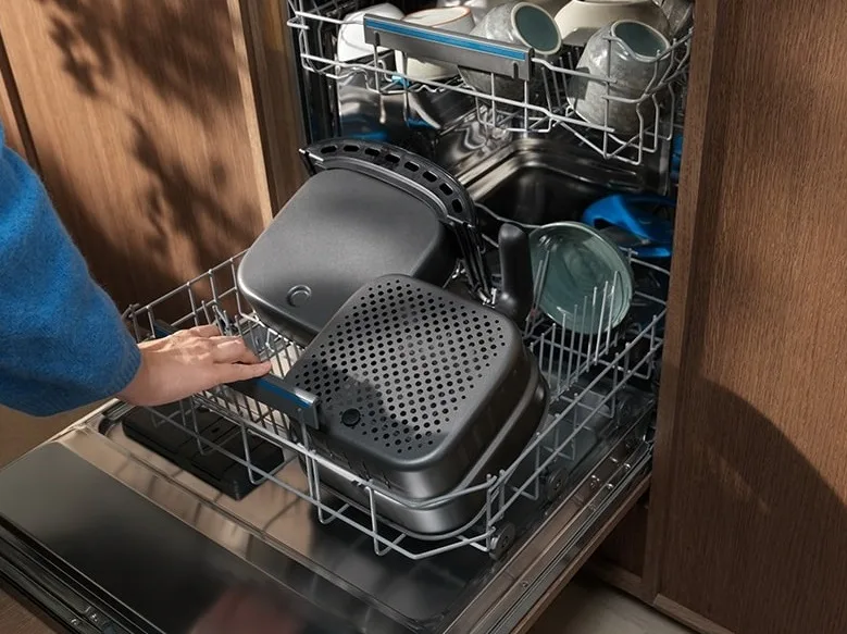 Мультифункційний кухонний прилад Electrolux 1500Вт, ємність 5л, сенсорне управління, 5 автоматичних програм, пластиковий корпус, ч