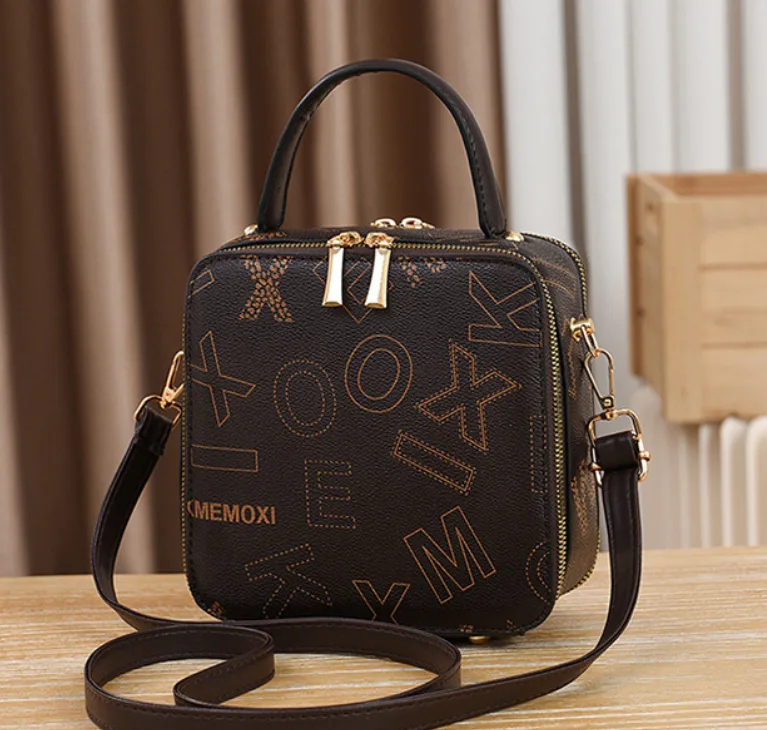 Квадратна дитяча сумка з ведмедиком 18x18x9 см екошкіра коричнева