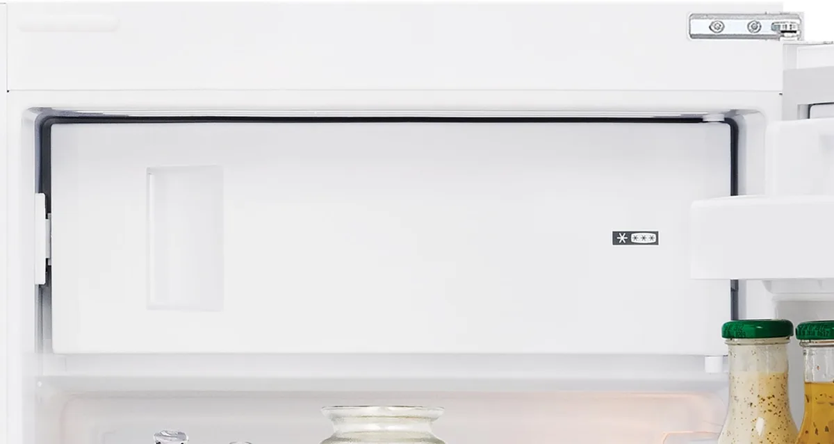 Вбудований холодильник Beko 86x55x55 см, об'єм холодильної камери 97 л, морозильна камера 13 л, 2 дверці, клас енергоефективності