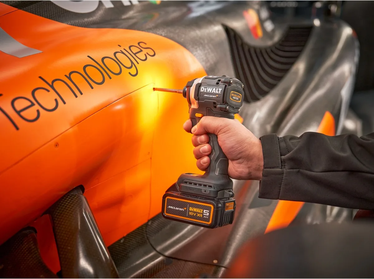 Акумуляторний ударний шурупокрут DeWALT 18В 205Нм 2х5А·год для будівництва та ремонту електродриль