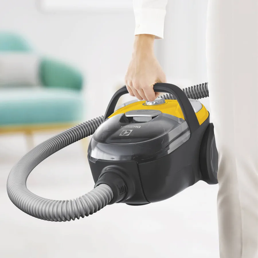 Пилосос Electrolux контейнерний 600Вт 0,92л жовтий 3 насадки