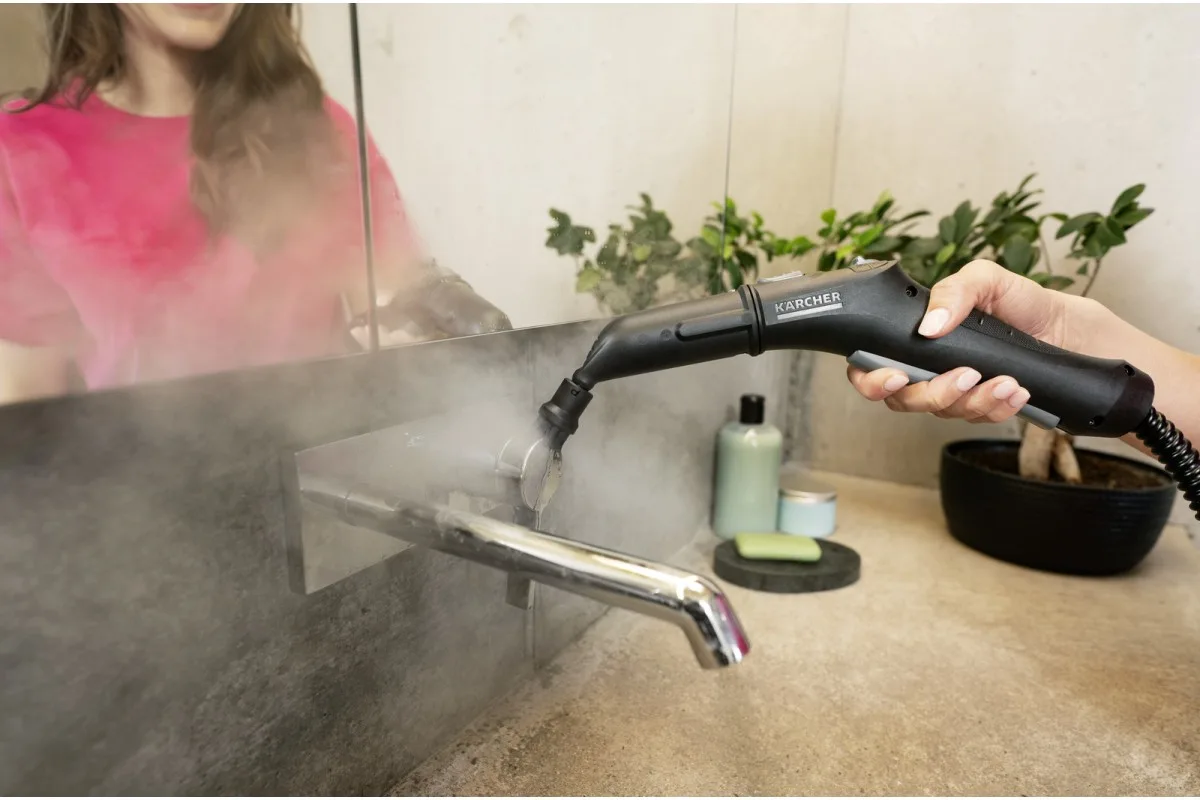 Пароочиститель Karcher SC 4 Deluxe Iron, 2200Вт, 1300мл, 4Бар, утюг и швабра, белый цвет