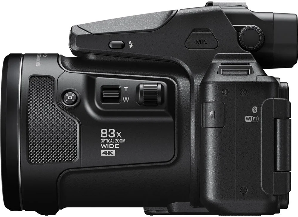 Цифровая фотокамера Nikon компактная черная 16 Мп 83x зум 4K