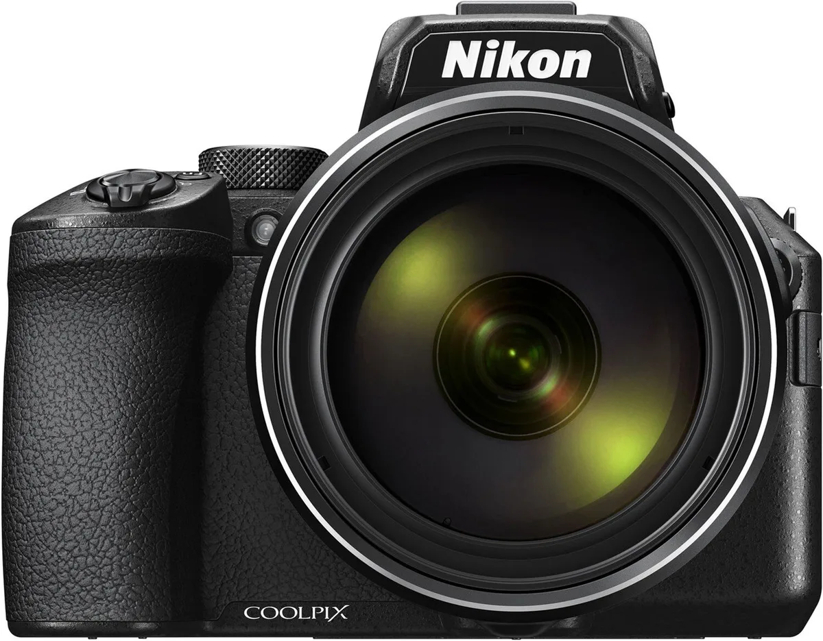 Цифровая фотокамера Nikon компактная черная 16 Мп 83x зум 4K