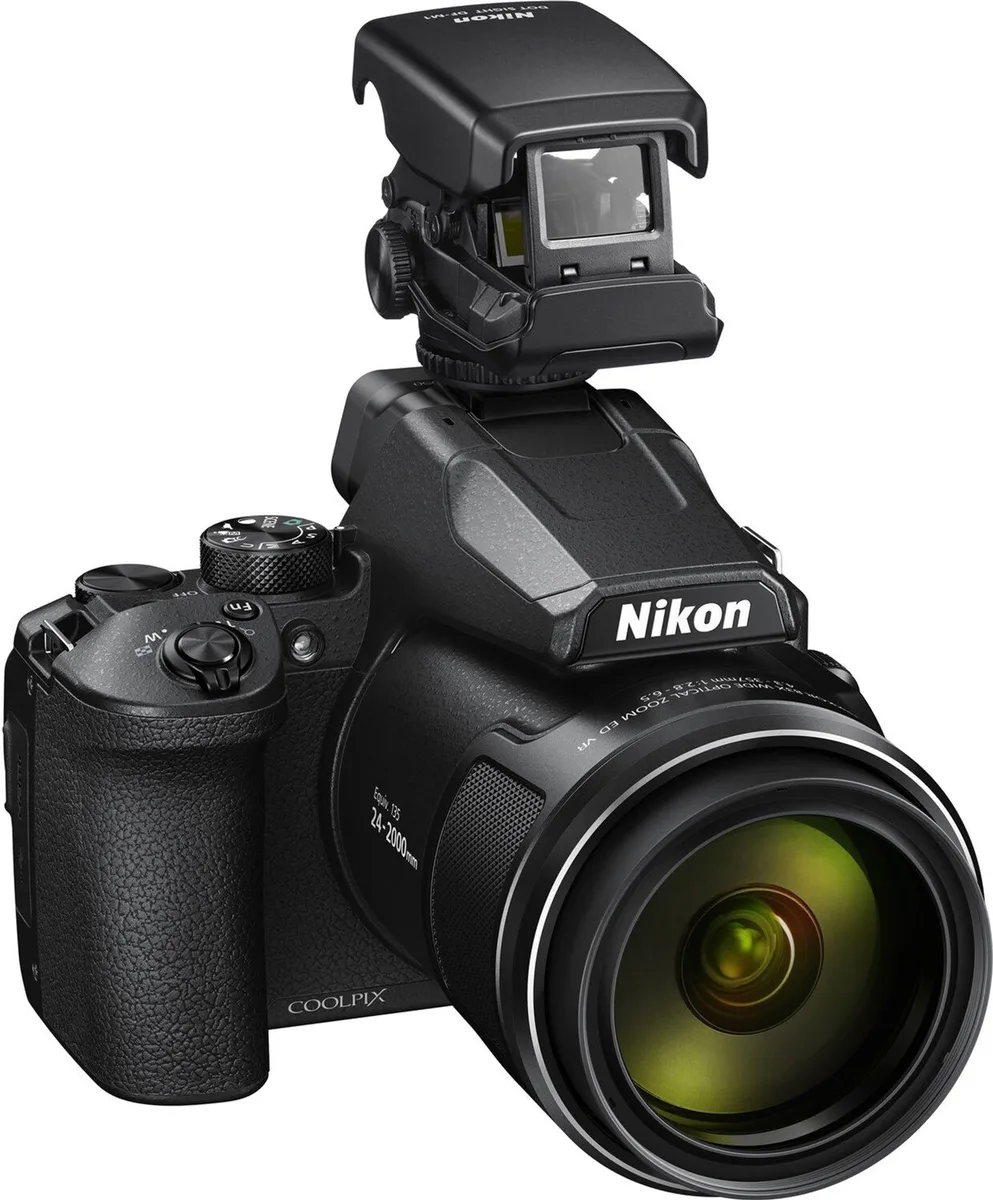 Цифровая фотокамера Nikon компактная черная 16 Мп 83x зум 4K