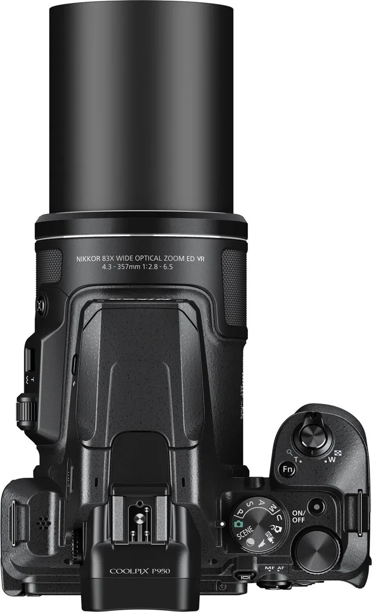 Цифровая фотокамера Nikon компактная черная 16 Мп 83x зум 4K