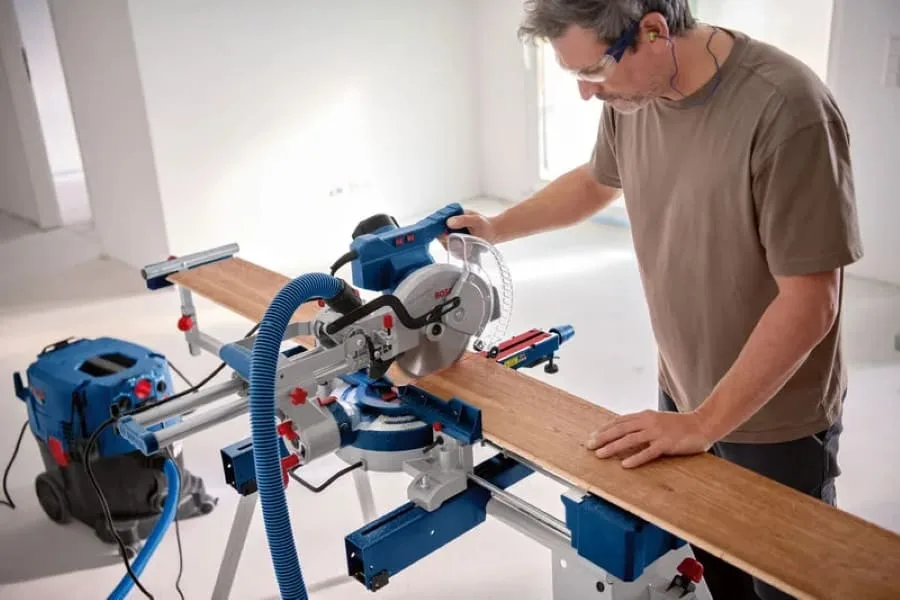 Пила торцевальная Bosch дисковая электрическая 216 мм 1200 Вт 5200 об/мин