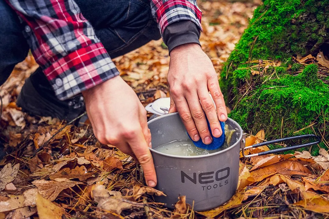 Комплект кемпинговой посуды Neo Tools, 7 в 1: кастрюля, сковорода, 2 тарелки, черпак, лопатка, губка, сертификат