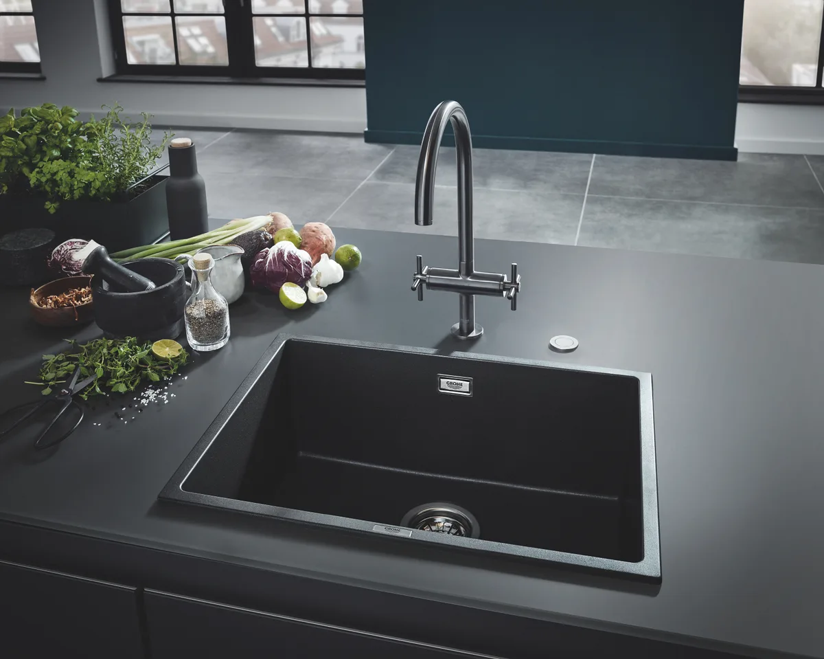 Композитна мийка кухонна Grohe штучний камінь 457х406 мм чорний матовий