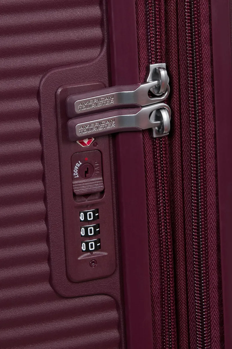 Чемодан American Tourister, Soundbox, полипропилен, средний, 67 см, 71.5/81 л, TSA, 4 колеса, EXP, бордового цвета.