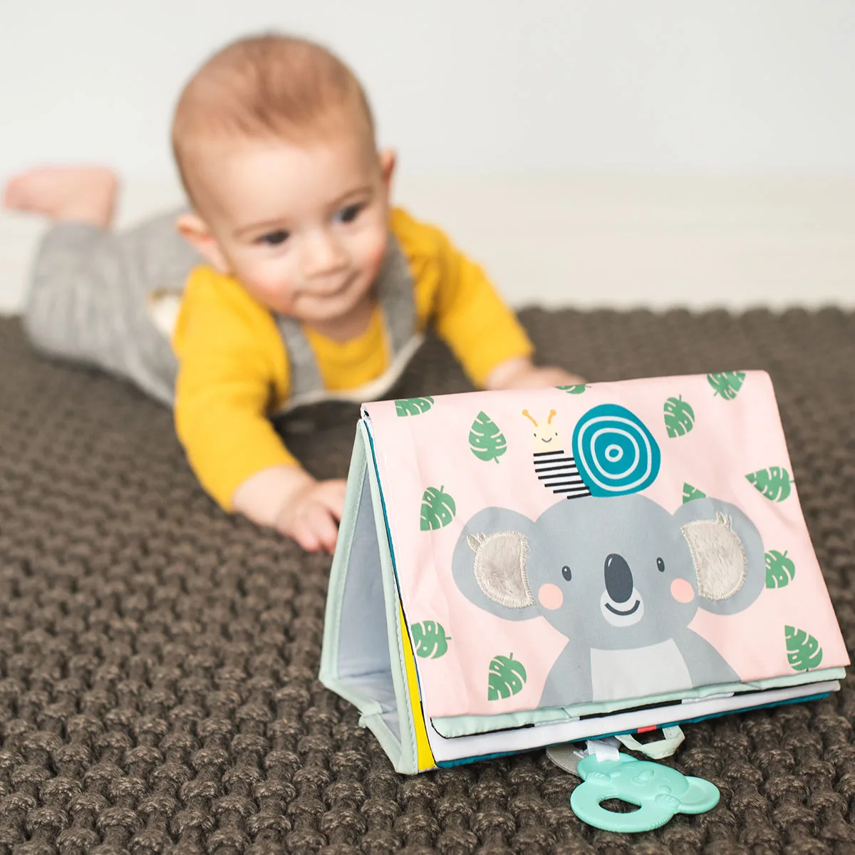 Развивающая книжка Taf Toys комбинированные материалы 25х27 см Мечтательные Коалы