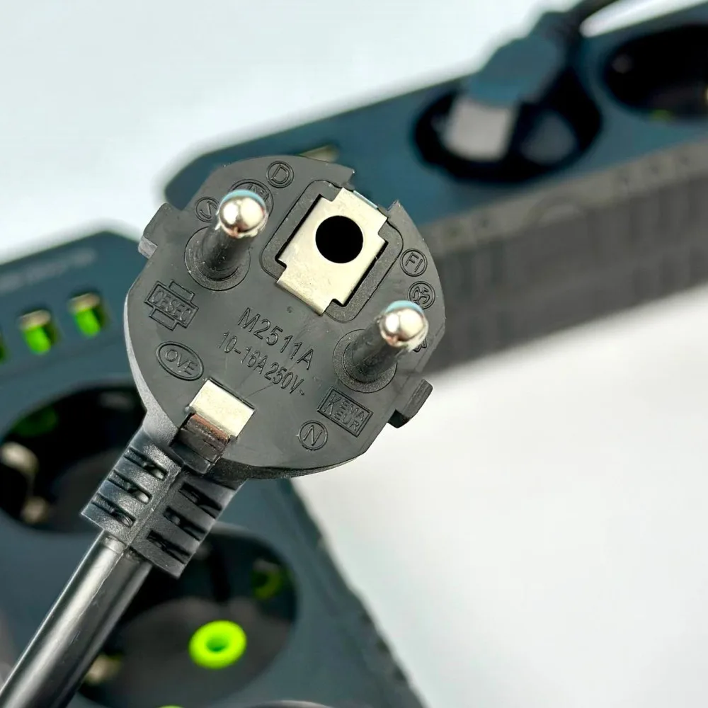 Мережевий фільтр подовжувач 4 розетки 3USB 4 м чорний