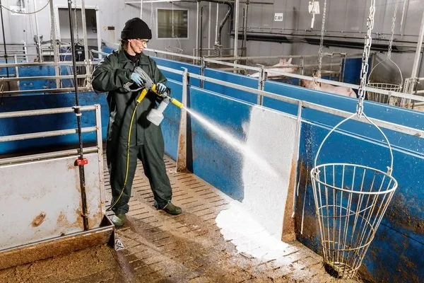 Насадка для пінного миття Karcher Advanced, продуктивність 400-600 л/год, тиск 300 бар, об'єм 1 л, вага 0.81 кг.