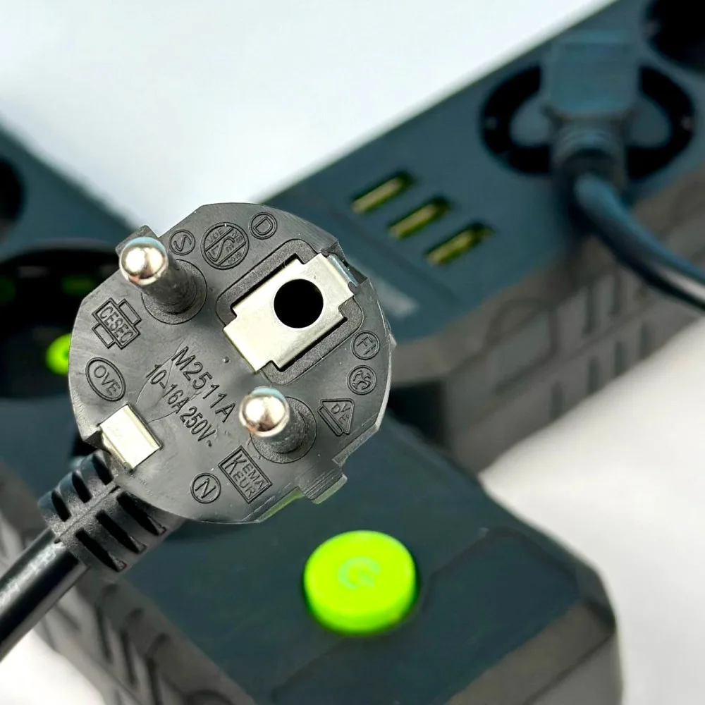 Сетевий фільтр 3 розетки 3USB 2500W 4 м чорний