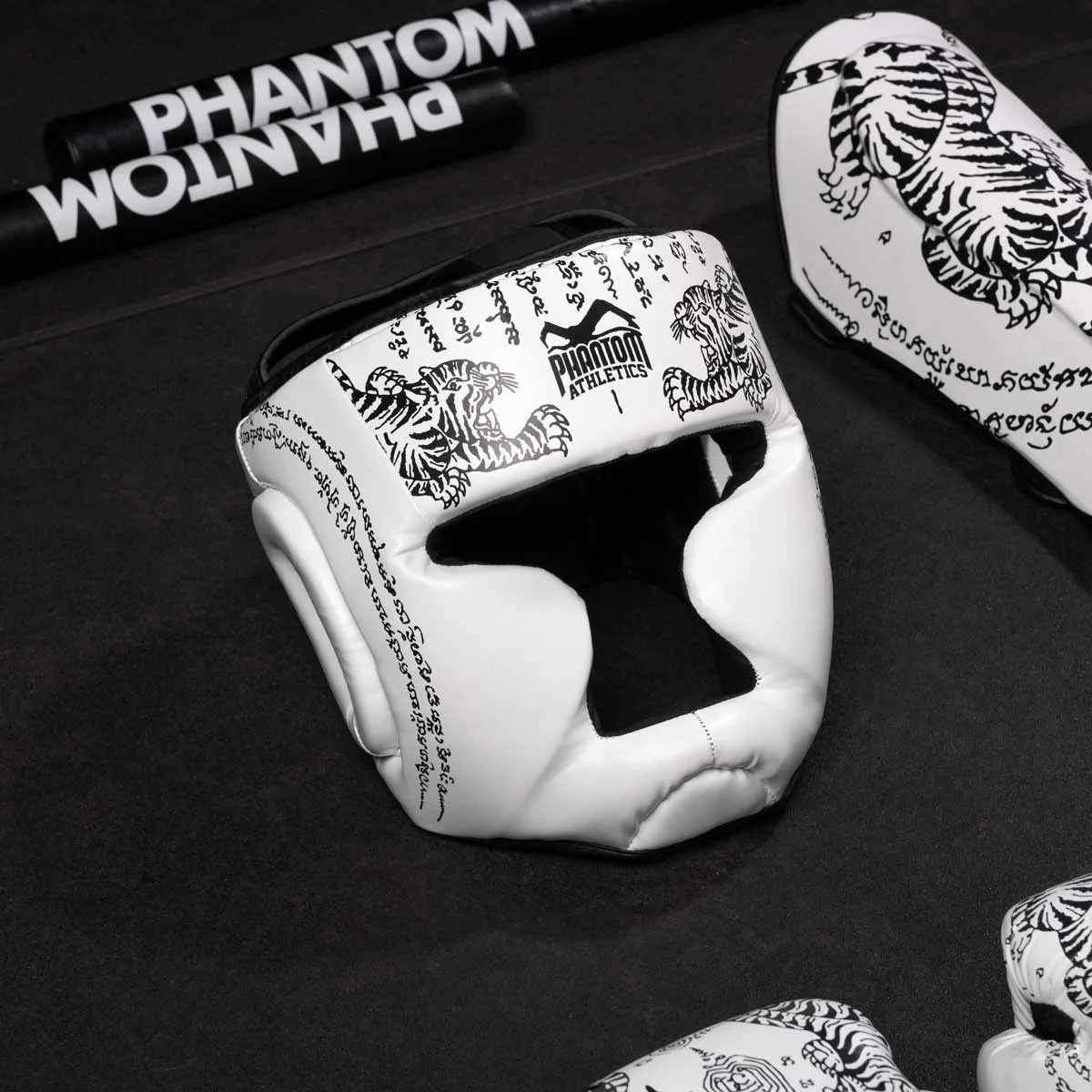 Боксерський шолом Phantom PU-шкіра універсальний білий