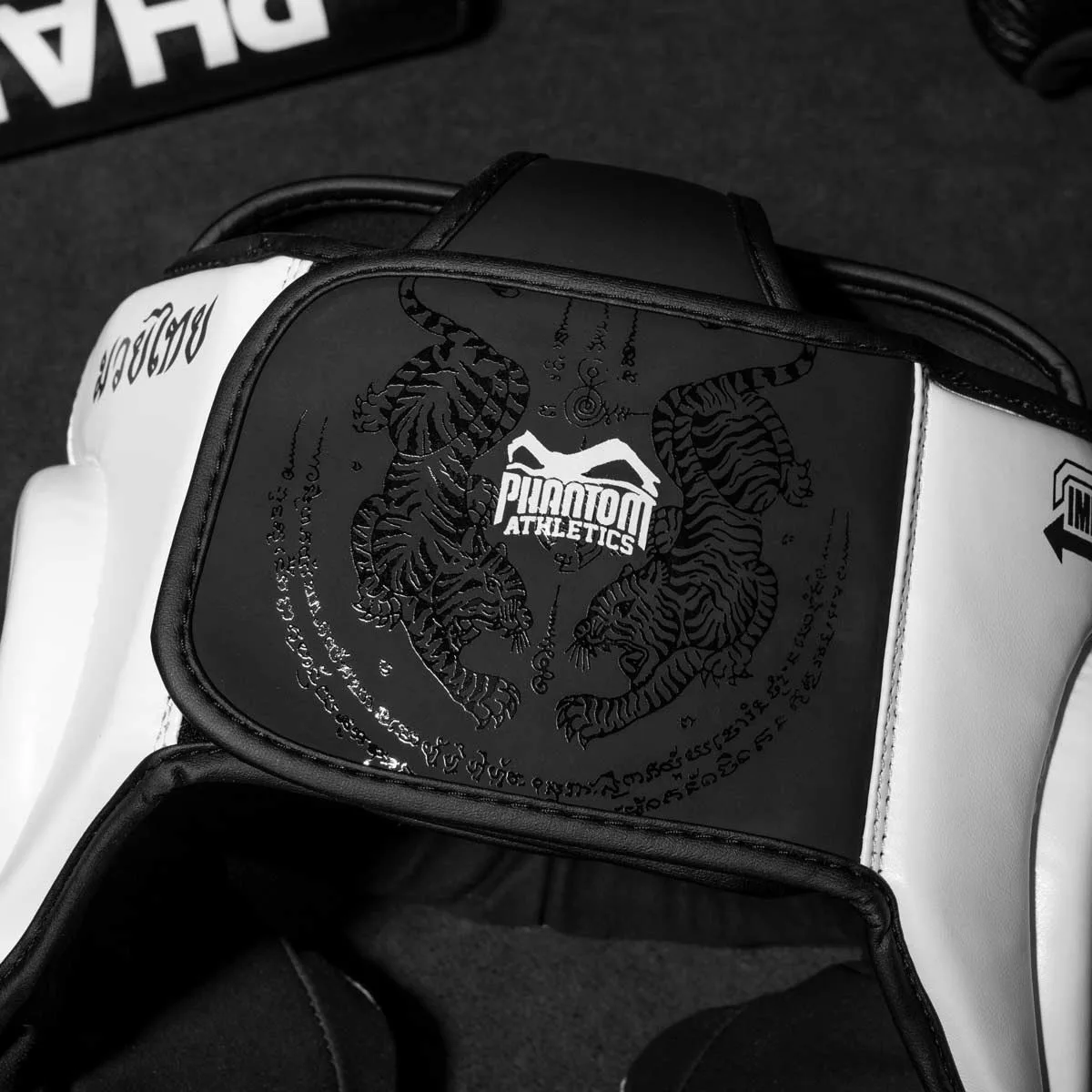 Боксерський шолом Phantom PU-шкіра універсальний білий