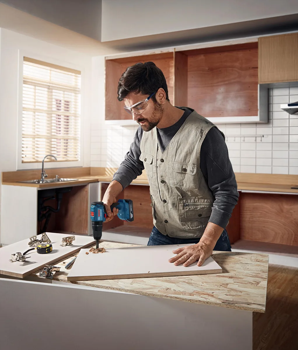 Акумуляторний ударний дриль-шуруповерт Bosch Professional 18В 2х2А год 50Нм 1900об хв чорний