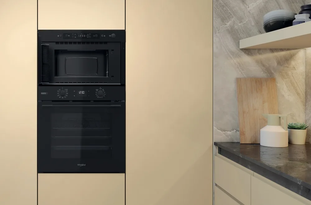 Микроволновая печь Whirlpool с грилем 22 л 59,5х38,2х32 см Черная