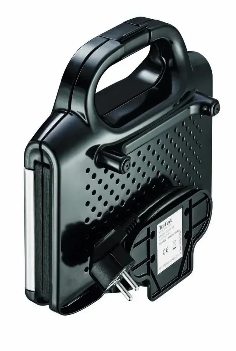 Сэндвичница Tefal Ultracompact 700Вт, 1 пластина для сэндвичей, корпус из нержавеющей стали и пластика, черного цвета.