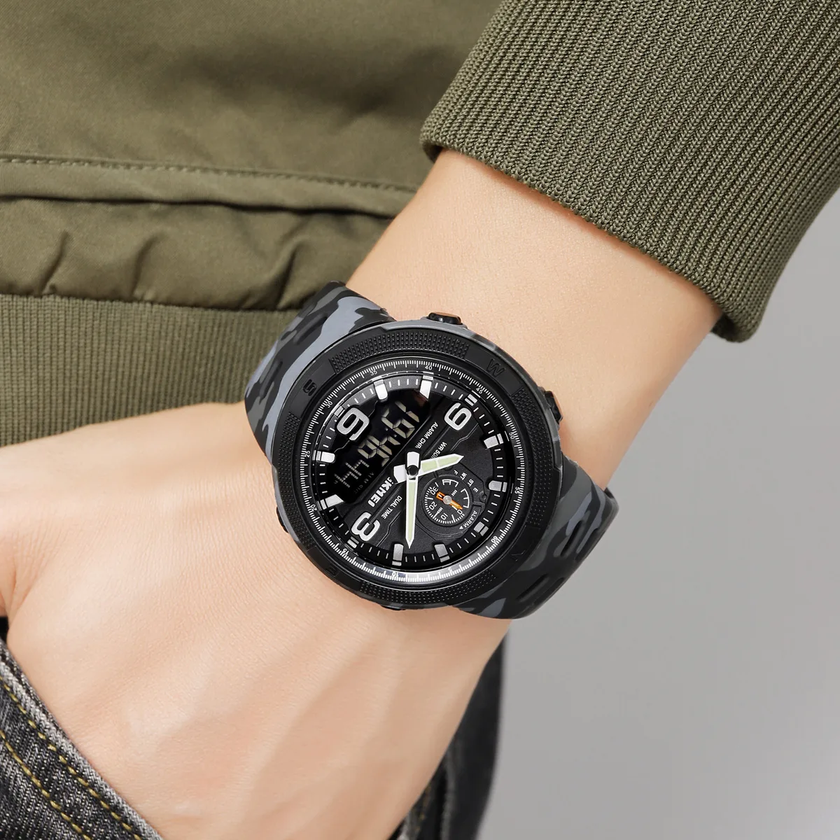 Годинники Skmei кварцеві полімерні 50х50 мм чорні камуфляжні