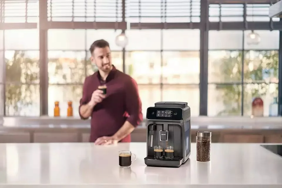 Кавоварка Philips Series 1200, об'єм 1.8л, для зернової кави, з ручним капучинатором та 2 авторецептами, чорного кольору.