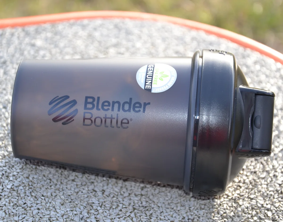 Шейкер спортивний BlenderBottle Tritan 590ml Чорний