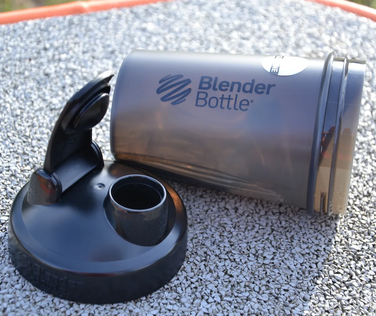 Шейкер спортивний BlenderBottle Tritan 590ml Чорний