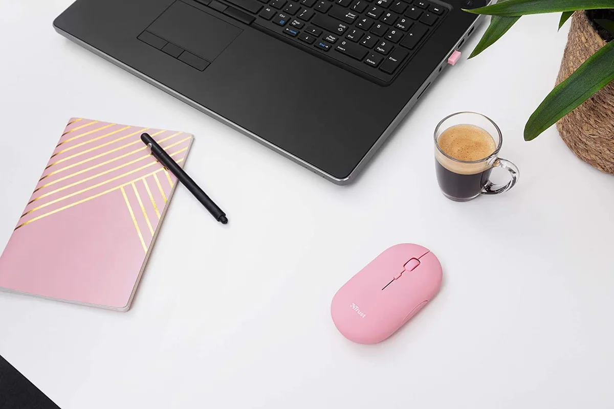 Миша Trust Puck Rechargeable, ультратонкая, BT/WL, бесшумная, розовая.