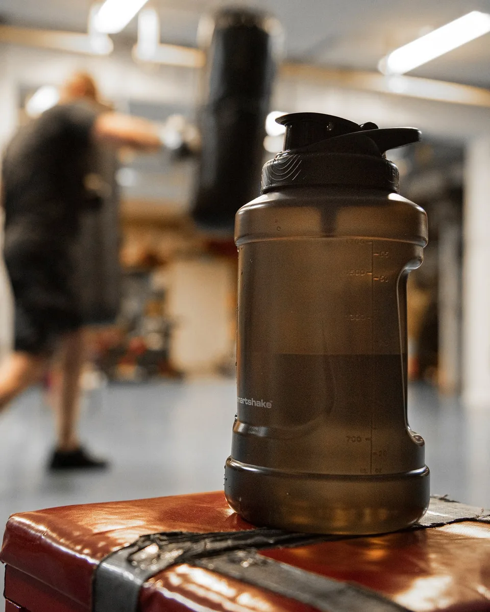 Спортивна пляшка SmartShake пластикова 2100 мл чорна
