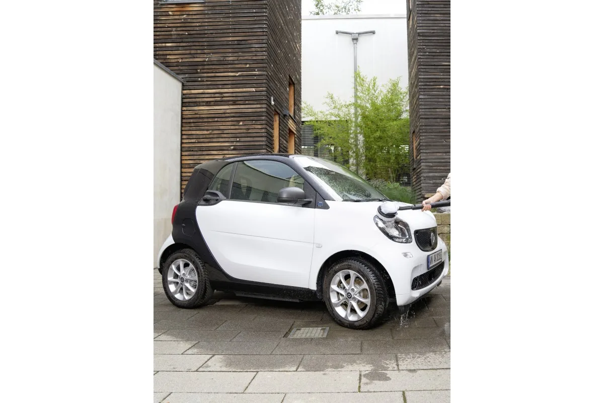 Високонапірна мийка Karcher K 4 CLASSIC CAR, 1200 Вт, 20-190 бар, 420 л/год, шланг 5 м, вага 4.6 кг.