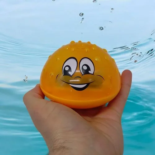Игрушка-фонтанчик для ванны MIC желтая с подсветкой и водяным фонтаном для детей от 1 года