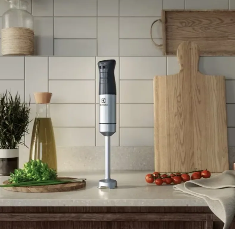 Занурювальний блендер Electrolux 800Вт, 3 в 1, 700 мл чаша, подрібнювач, чорний метал.