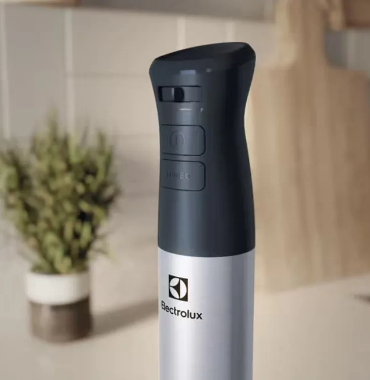 Занурювальний блендер Electrolux 800Вт, 3 в 1, 700 мл чаша, подрібнювач, чорний метал.