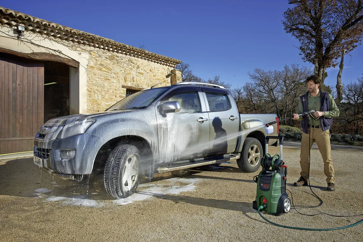 Високопродуктивна мийка під тиском Bosch Advanced Aquatak 140, 2100 Вт, 140 бар, 450 л/год, шланг 8 м, вага 17.6 кг.