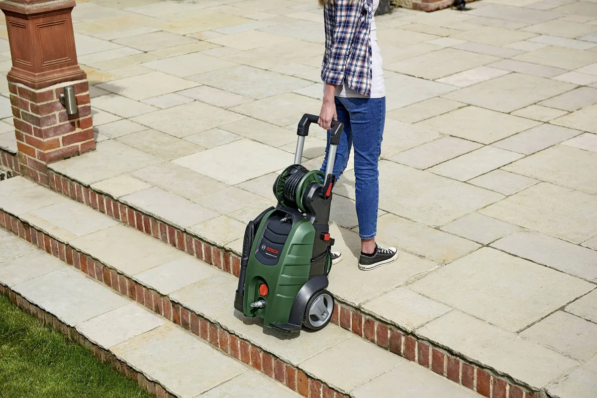 Високопродуктивна мийка під тиском Bosch Advanced Aquatak 140, 2100 Вт, 140 бар, 450 л/год, шланг 8 м, вага 17.6 кг.