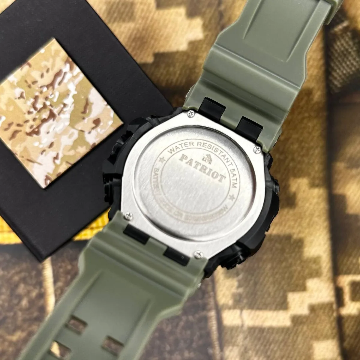 Наручні годинники Patriot полімер 54х54 мм болотні