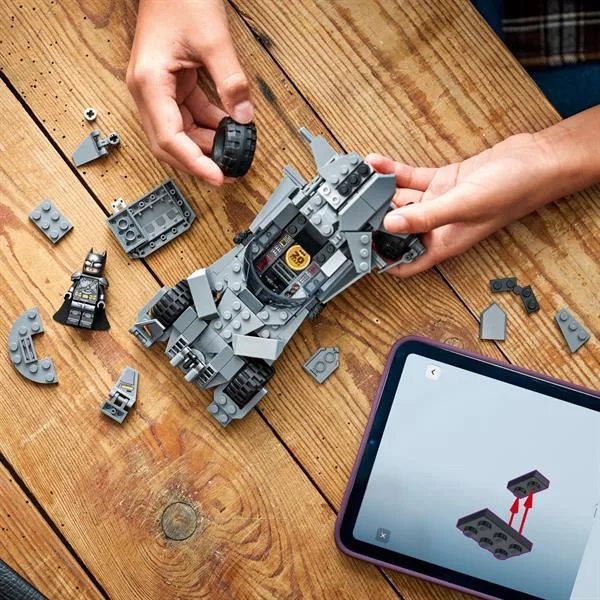 LEGO DC Batman Конструктор Бетмобіль 220 деталей Пластик 5х26х19 см