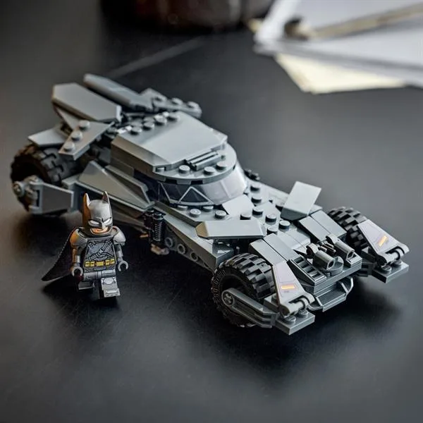 LEGO DC Batman Конструктор Бетмобіль 220 деталей Пластик 5х26х19 см