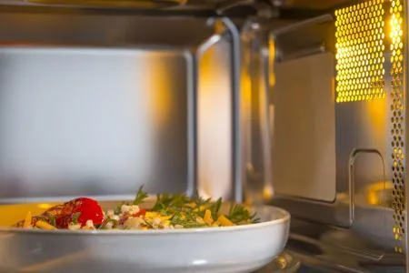 Встраиваемая микроволновка Gorenje, 25 л, электронное управление, 900 Вт, гриль, дисплей, инвертор, черный цвет