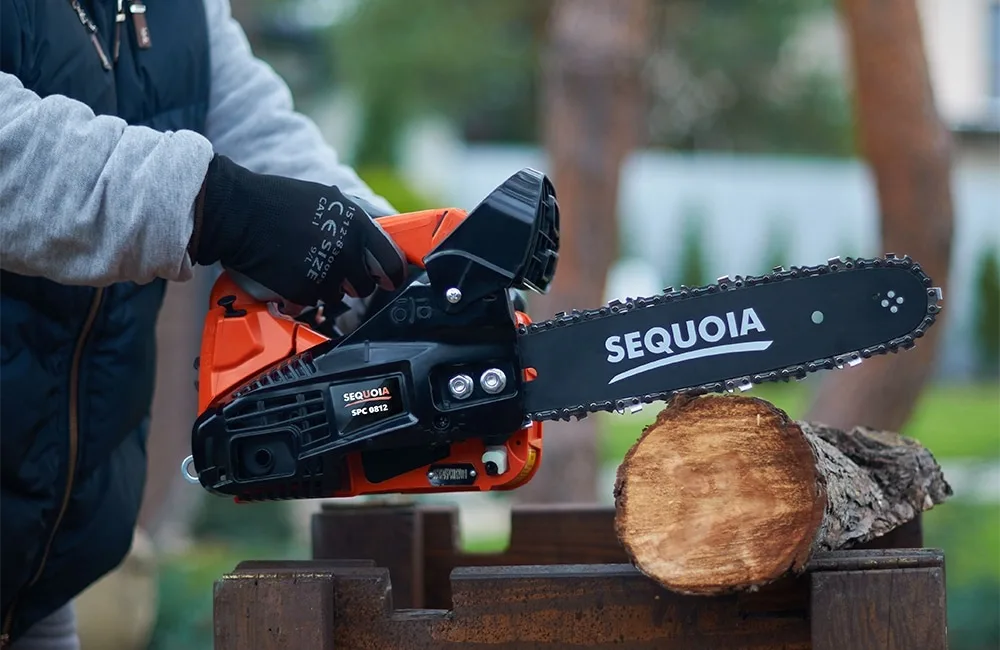 Бензинова ланцюгова пила SEQUOIA SPC0812 800Вт, шина 30 см, крок 3/8", товщина 1.3 мм, вага 4.8 кг.