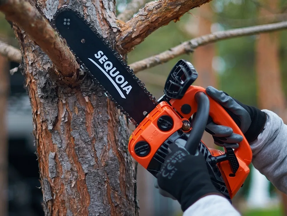 Бензинова ланцюгова пила SEQUOIA SPC0812 800Вт, шина 30 см, крок 3/8", товщина 1.3 мм, вага 4.8 кг.