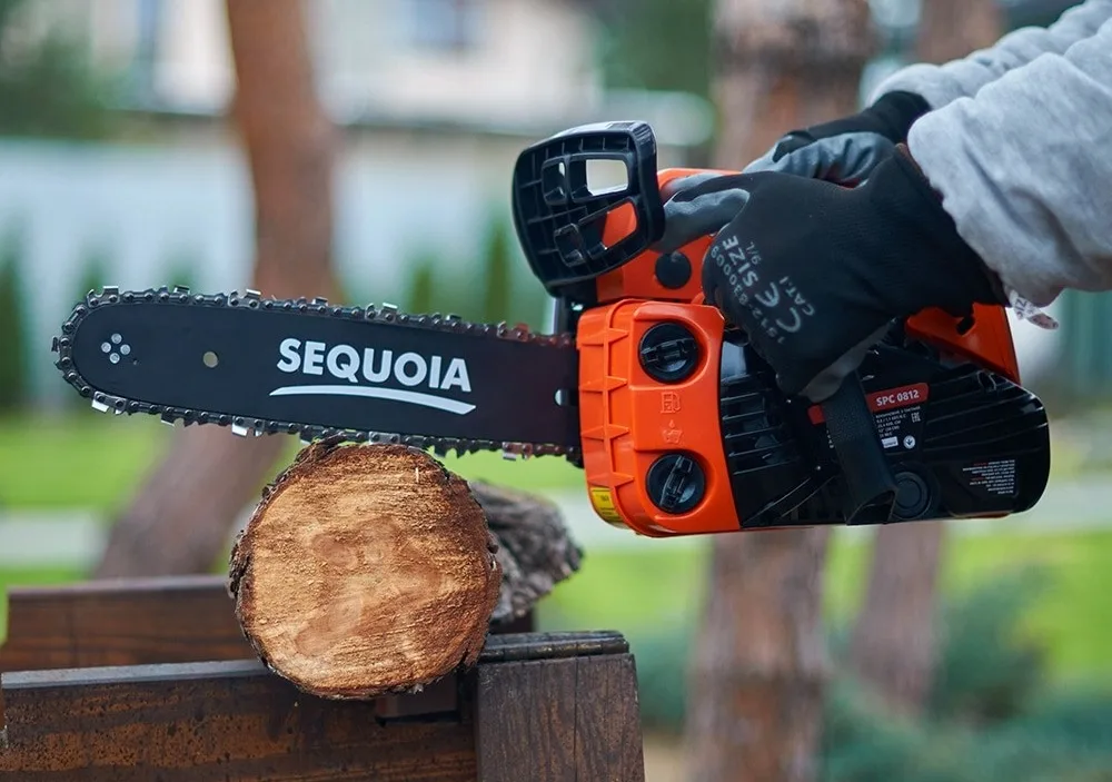 Бензинова ланцюгова пила SEQUOIA SPC0812 800Вт, шина 30 см, крок 3/8", товщина 1.3 мм, вага 4.8 кг.