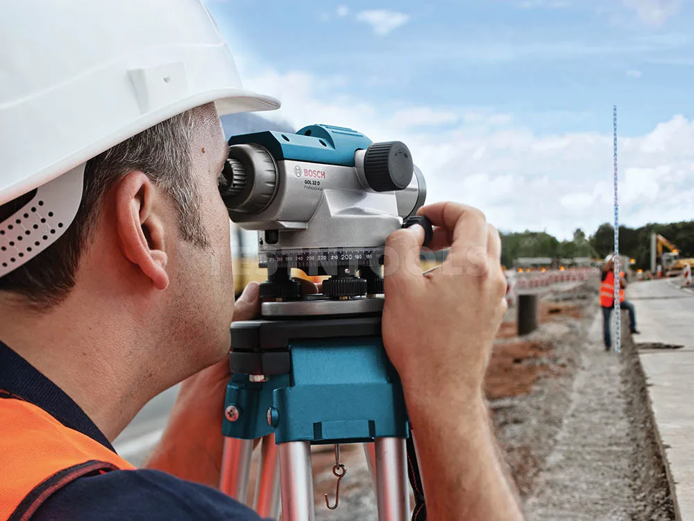 Оптичний нівелір Bosch 120м 32х IP54 1.5кг