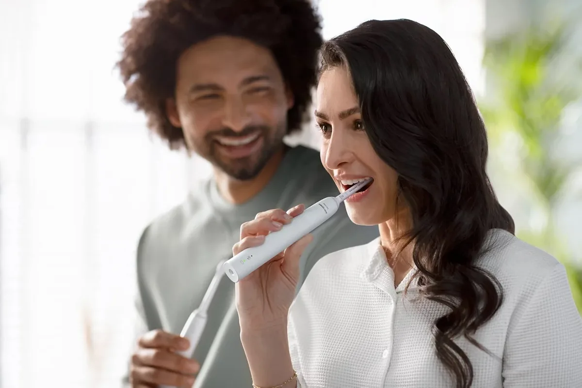 Електрична зубна щітка Philips Sonicare 3100 Series, 31 тис. коливань/хв, 1 насадка, біла.