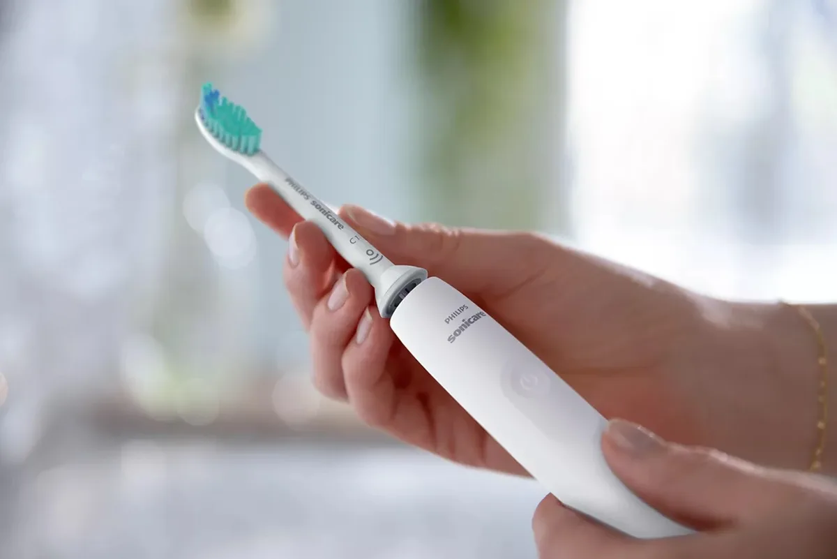 Електрична зубна щітка Philips Sonicare 3100 Series, 31 тис. коливань/хв, 1 насадка, біла.
