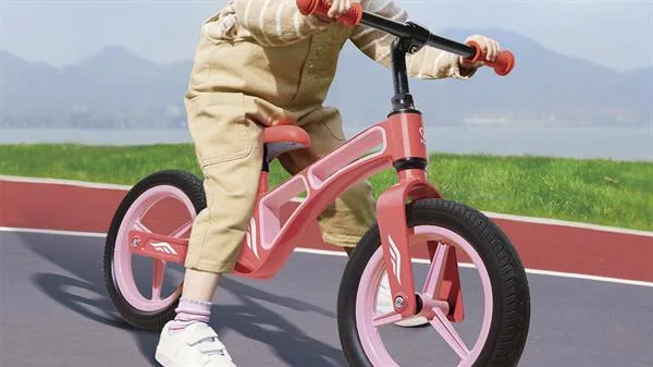 Біговел Hape магнієвий 12 дюймів рожевий