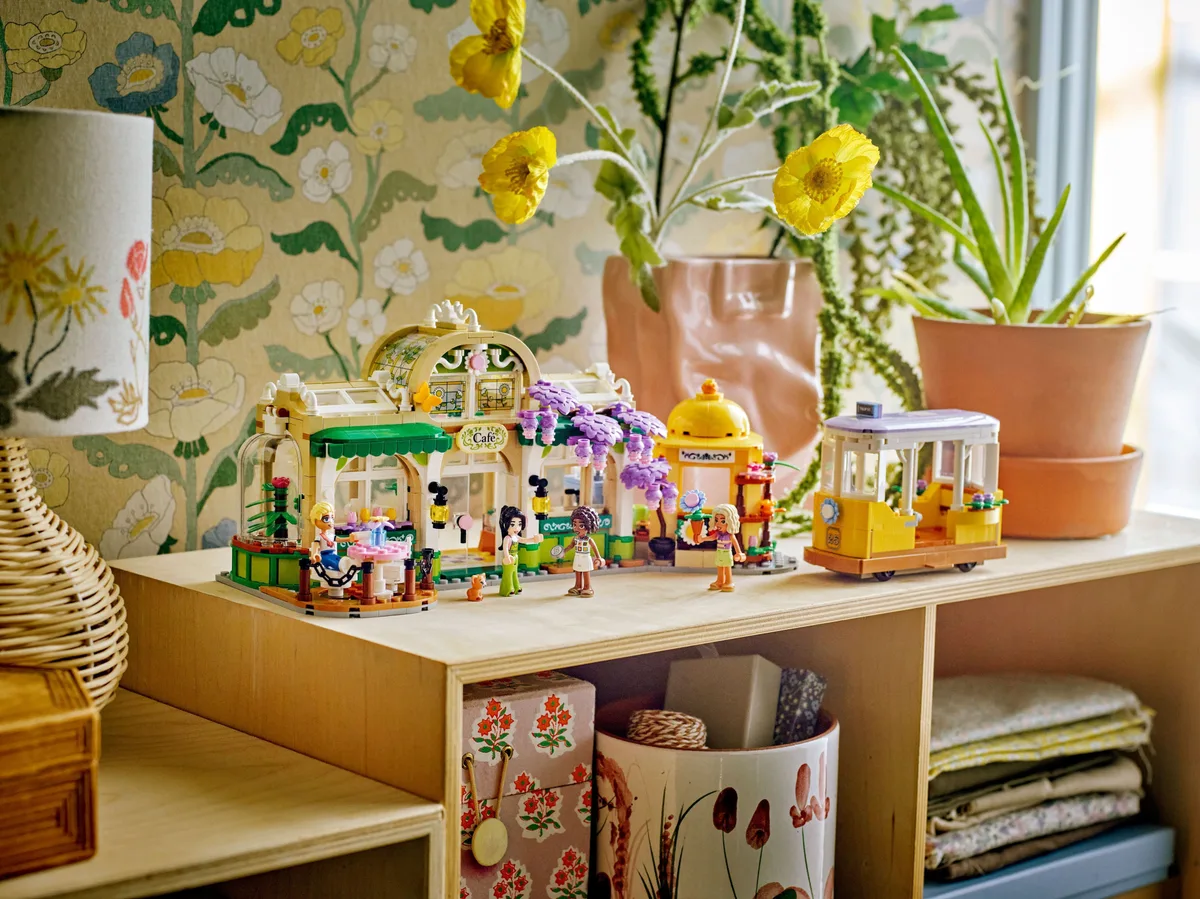 Конструктор LEGO Friends Кав'ярня пластикова різнокольорова 9+