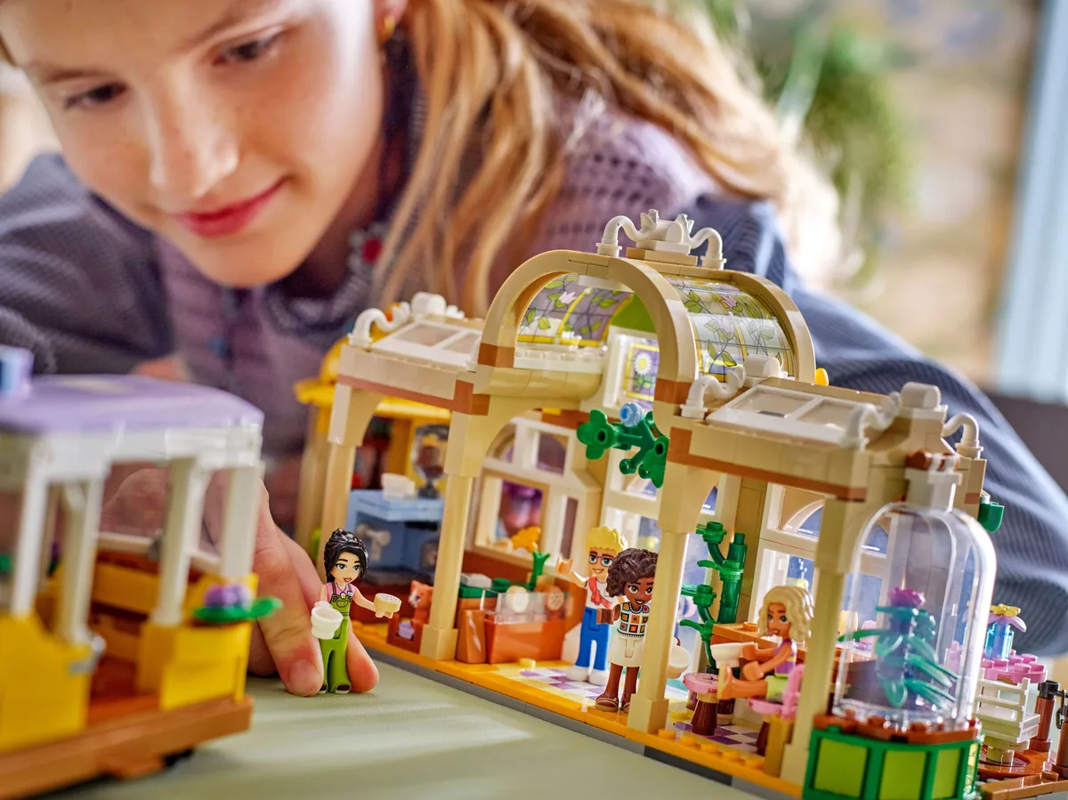 Конструктор LEGO Friends Кав'ярня пластикова різнокольорова 9+